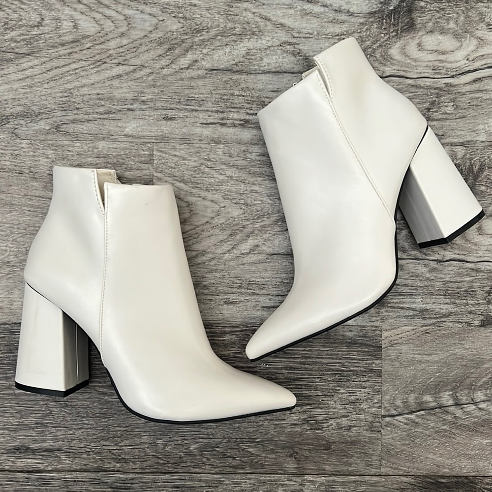 Qupid White Booties